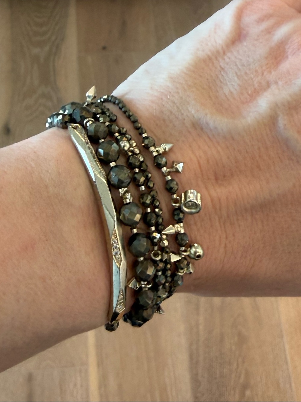 Set of 5 Kendra Scott stretch bracelets in graphite stones.
